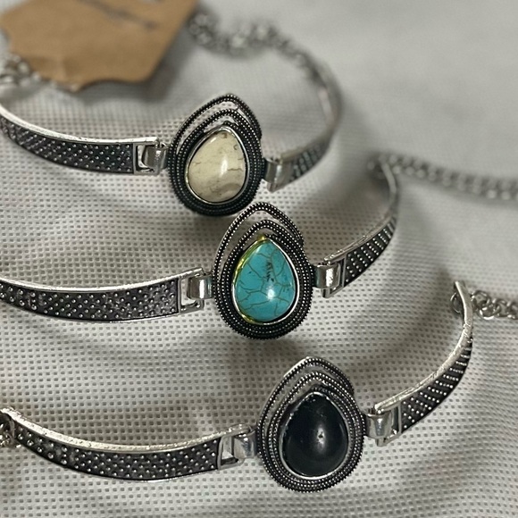 Women’s Semiprecious Cabochon Teardrop Stone Silver Bracelet - Picture 6 of 9